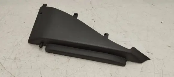 Opel Astra J Seat belt trim 322225228