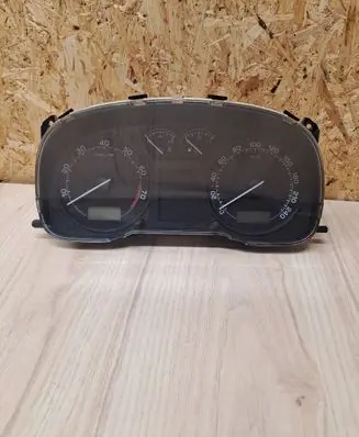 Skoda Octavia Mk1 (1U) Speedometer (instrument cluster) 1U0920811B 1100801467