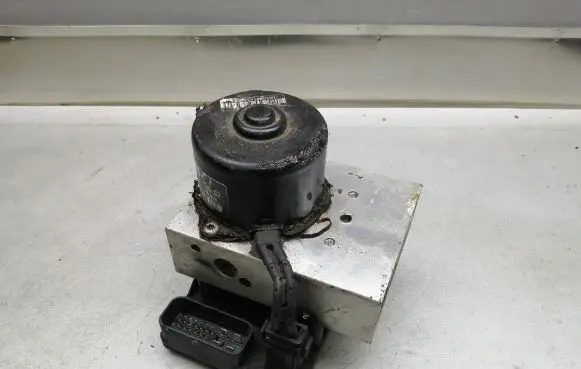 Seat Leon (1M) ABS Pump 1J0614417A 1J0907379R