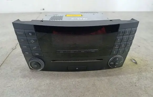 Mercedes-Benz E W211 Radio/CD/DVD/GPS head unit A2118702889