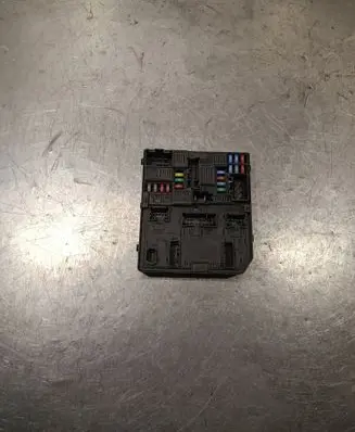 Renault Kadjar Fuse box set 284B69501R 03220616 1744646674