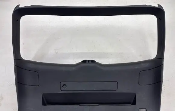 Tailgate trim