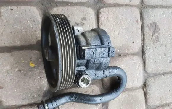 Suzuki Jimny Power steering pump