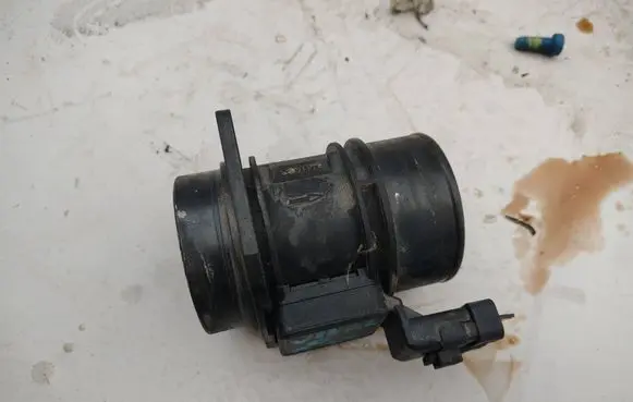 Opel Vivaro Mass air flow meter 7700109812