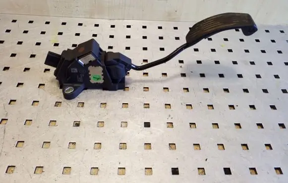 Toyota Avensis T270 Accelerator throttle pedal 7811005020
