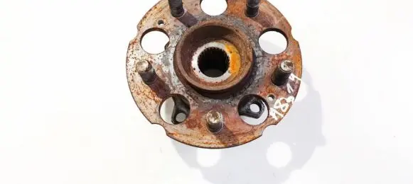 Rear wheel hub