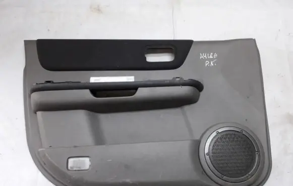 Nissan X-Trail T30 Front door card panel trim 809018H300