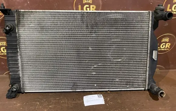 Audi A4 S4 B7 8E 8H Coolant radiator 8E0121251AE
