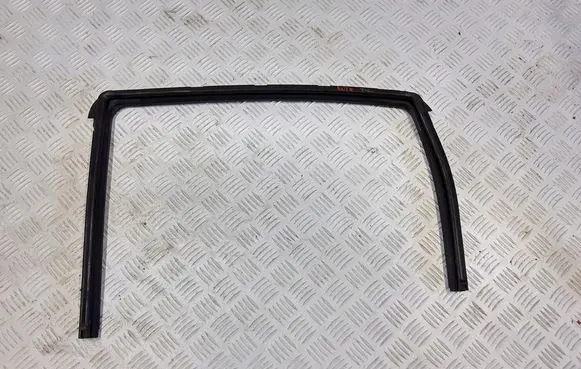 Nissan Note (E12) Rubber seal rear door window/glass 