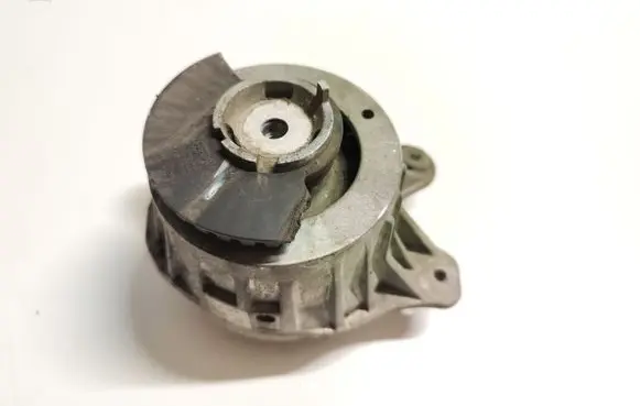 Mercedes-Benz C W205 Engine mount bracket A2052406617