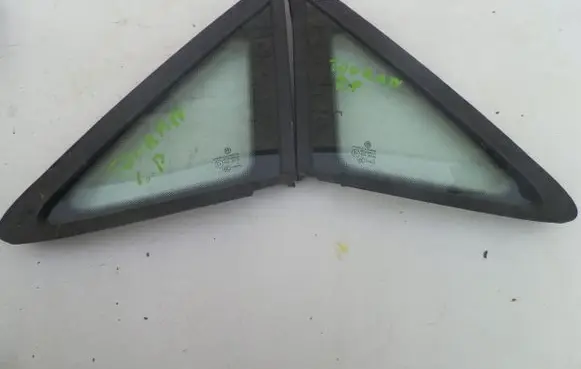 Volkswagen Touran I Front triangle window/glass SZYBKATROJKAT