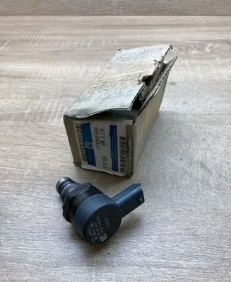 Opel Astra H Fuel pressure sensor 93181654 0281002507