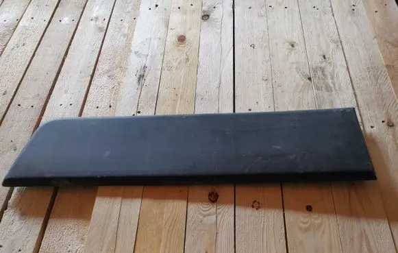 Rear fender molding trim