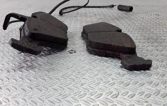 BMW 5 E39 Brake pads (front) 