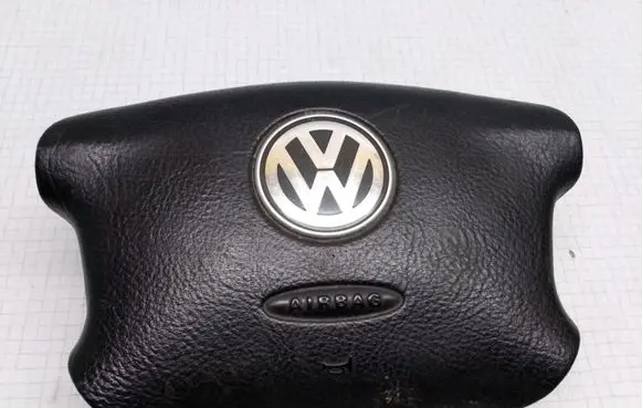 Volkswagen Golf IV Steering wheel airbag 3B0880201BM 137705101