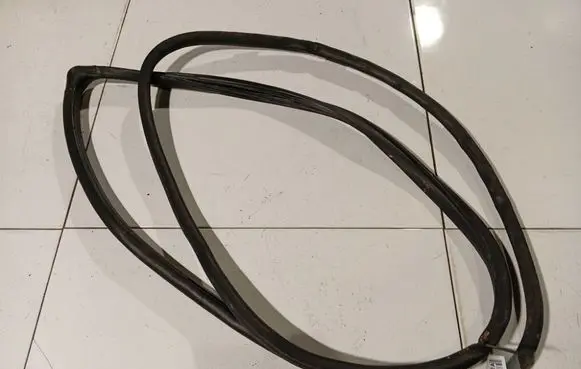 Toyota Corolla E120 E130 Rubber seal front coupe door 