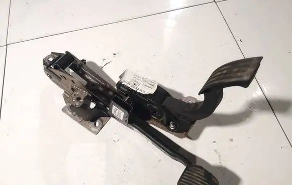 Ford Focus Brake pedal bv612467gb bv61-2467-gb