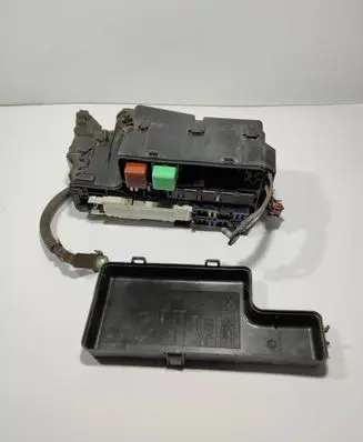 Toyota Hilux (AN10, AN20, AN30) Fuse box set 9098702016 826620K05 1567001570