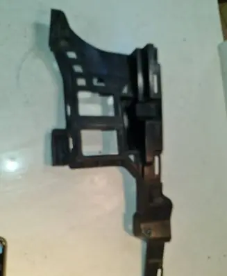 Mercedes-Benz E W212 Front bumper mounting bracket A2128851016