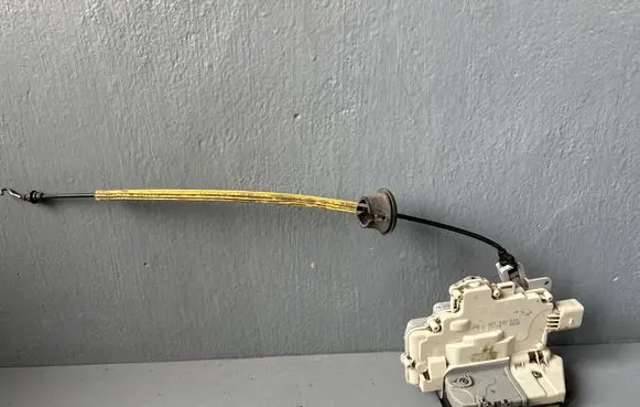 Audi A6 Allroad C6 Rear door lock 4F0839016
