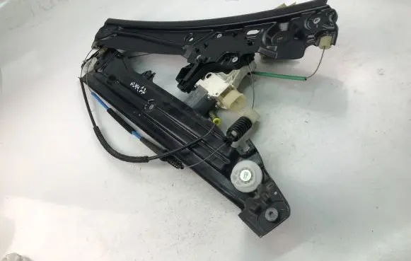 BMW 5 F10 F11 Front door electric window regulator 7182132