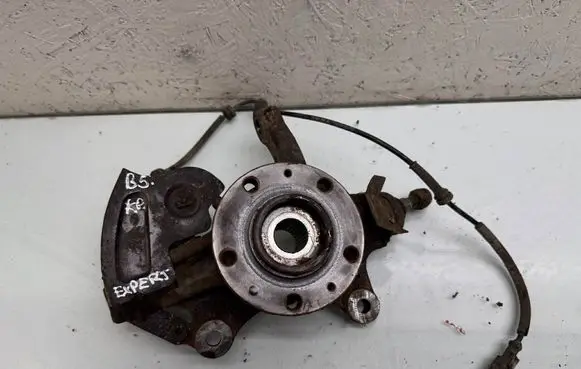 Front wheel hub
