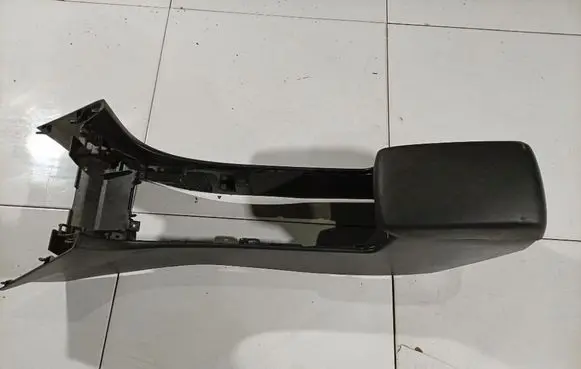 Mazda 3 I Armrest 