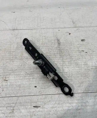 Lexus IS 220D-250-350 Seat belt adjustment rail E563001