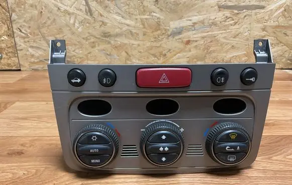 Alfa Romeo 147 Climate control unit 01560513690 0000375943 C52492078