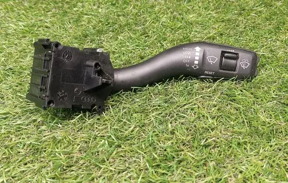 Volkswagen Jetta VI Wiper control stalk 4E0953503F