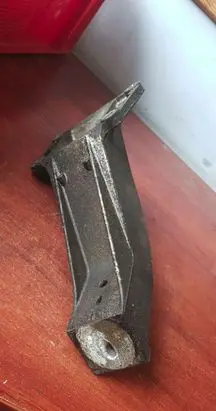 Engine mounting bracket