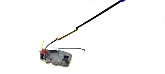 Opel Zafira B Rear door lock 13220372