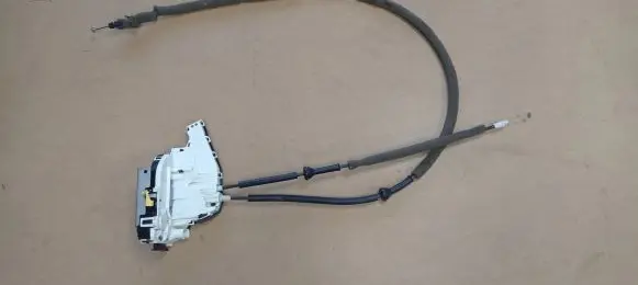 Chrysler Pacifica Front door lock 3035902 P68211097AB