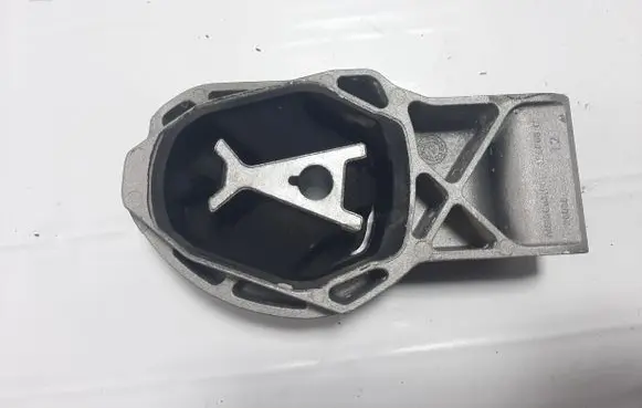 Volvo XC40 Engine mount bracket 32137250