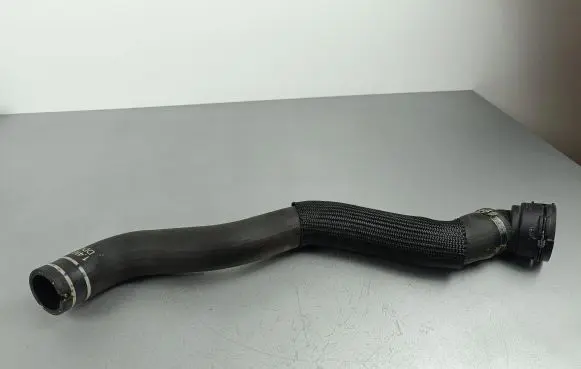 Coolant pipe/hose