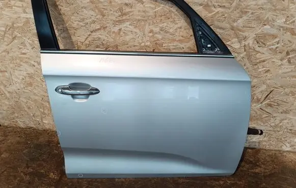KIA Carens III Front door