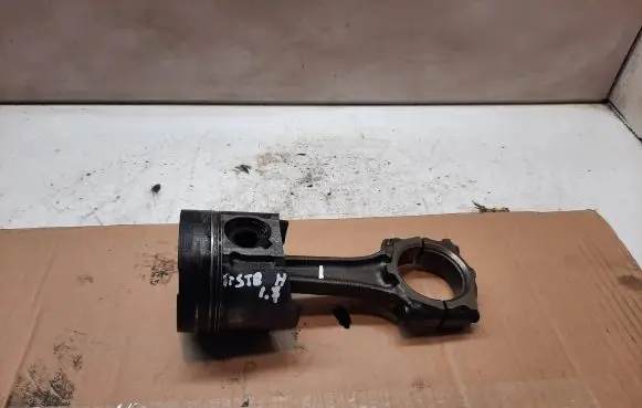 Opel Astra H Piston with connecting rod P888