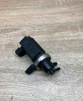 Volkswagen PASSAT B5 Turbo solenoid valve 8D0906627