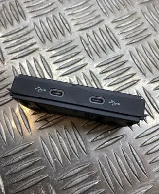 Volkswagen Golf VIII USB control unit 5NA035700