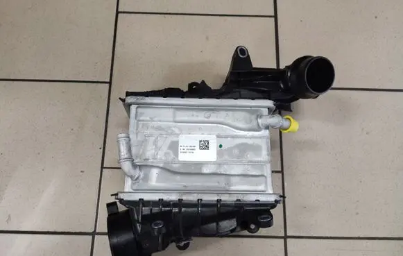 Volvo XC60 Intercooler radiator 32138750