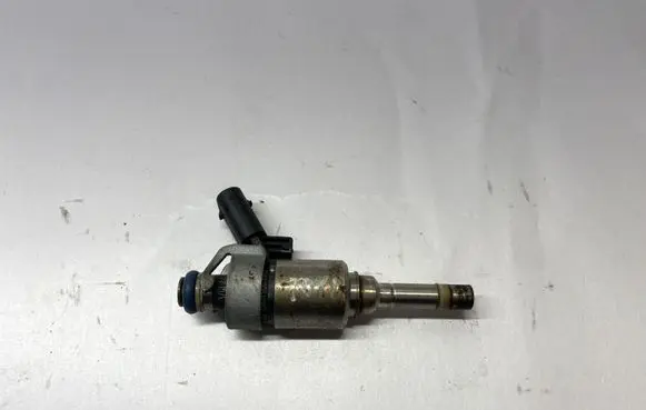 Audi A6 S6 C7 4G Fuel injector 06J133036B