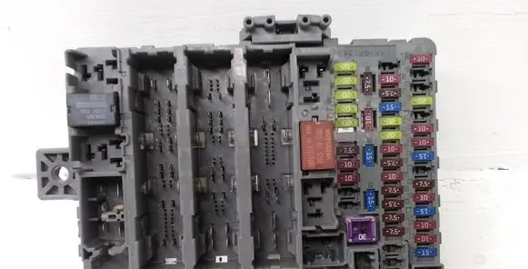 Honda CR-V Fuse module T1EE120 130912