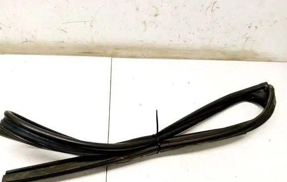Ford Mondeo Mk III Rubber seal front coupe door 