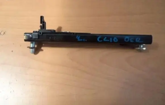 Renault Clio III Seat belt adjustment rail 