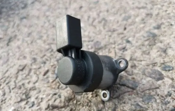 Mercedes-Benz E W211 Fuel pressure regulator 0928400661