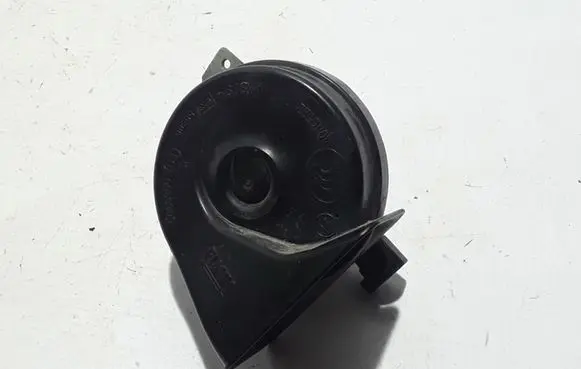 Volvo V70 Horn signal 8635072