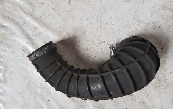 Volvo XC90 Turbo air intake inlet pipe/hose 08634143