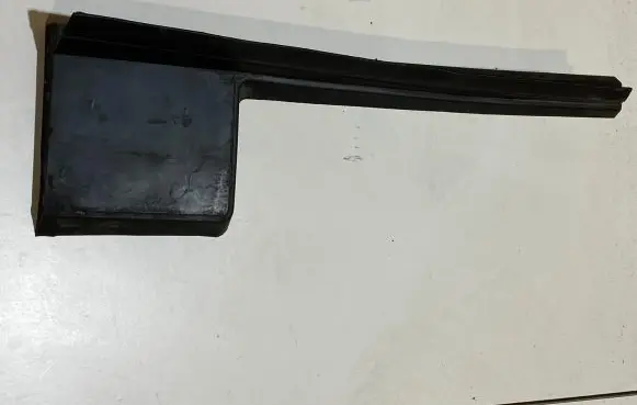 Ford Mustang VI Intercooler air guide/duct channel FR3B8102