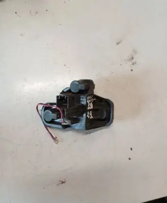 Volvo V40 Tail light bulb cover holder 31299833