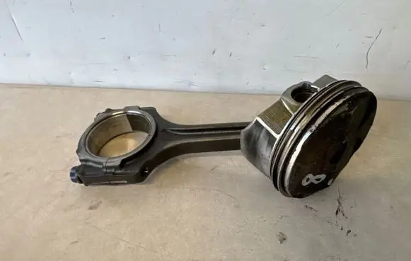 Ford Mustang VI Piston with connecting rod M174t5c